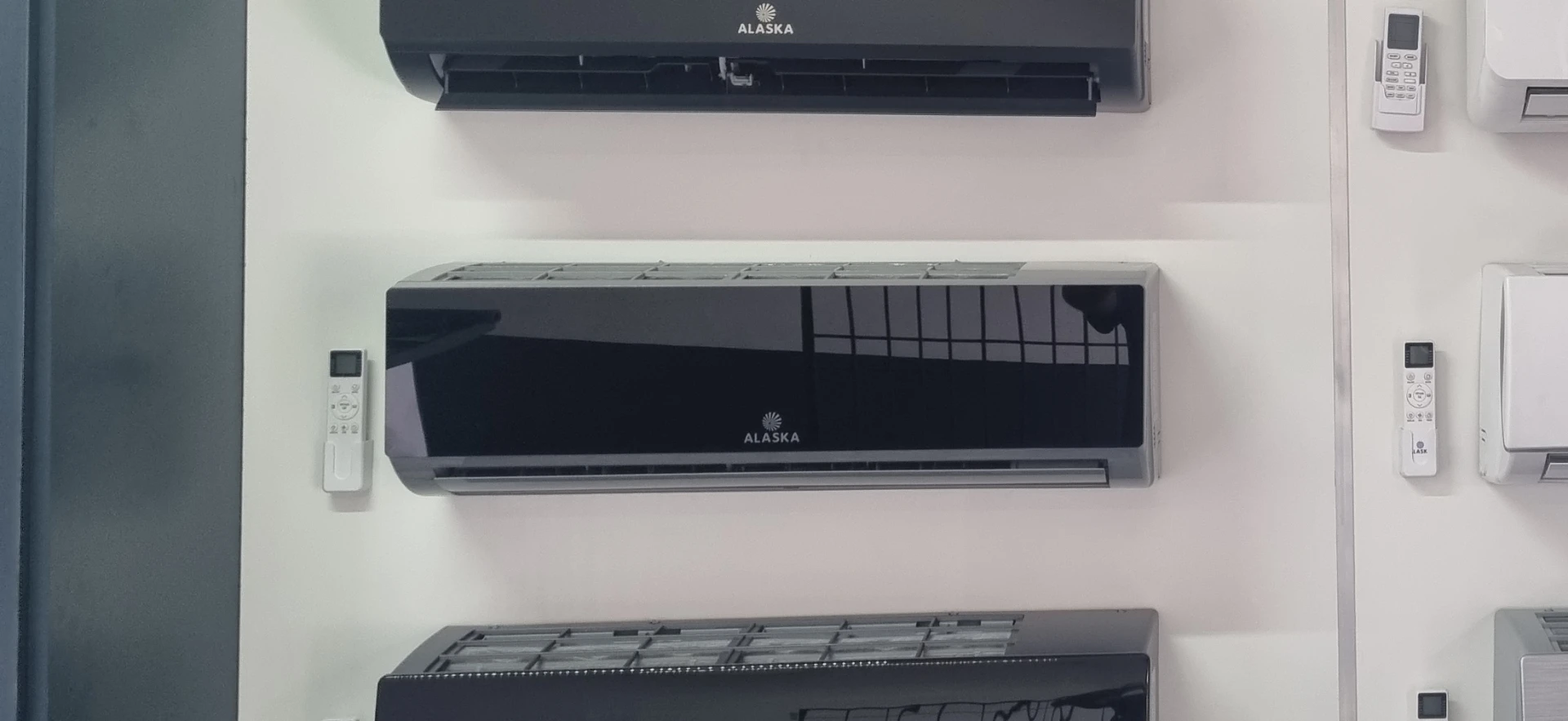 VS Air showroom with Alaska split units
